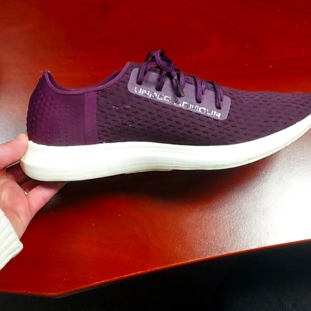 Excellent used Under Armour Sway womens sneakers- sz. 9 (fits like 8.5)